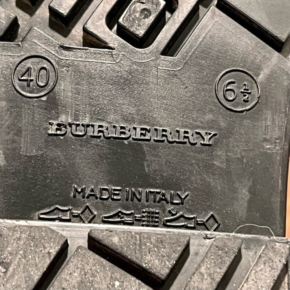 BURBERRY rain boots. Size 40 - Picture 2 of 12